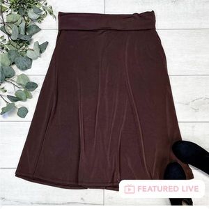 NWOT Flared roll over waist knee length skirt size Large